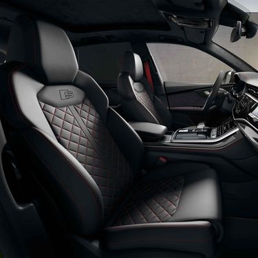Interior view Audi Q8
